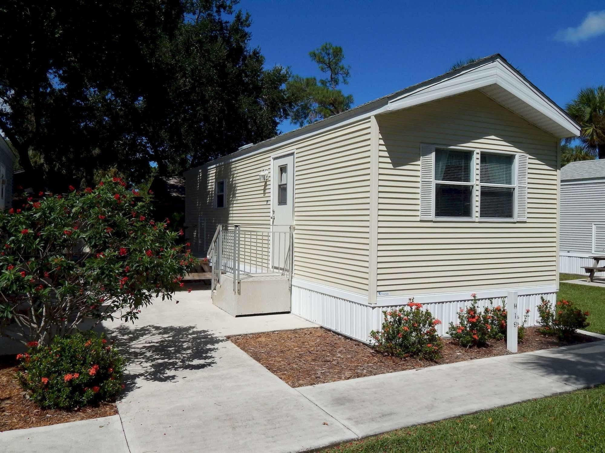 Road Runner Travel Resort Fort Pierce Exterior photo